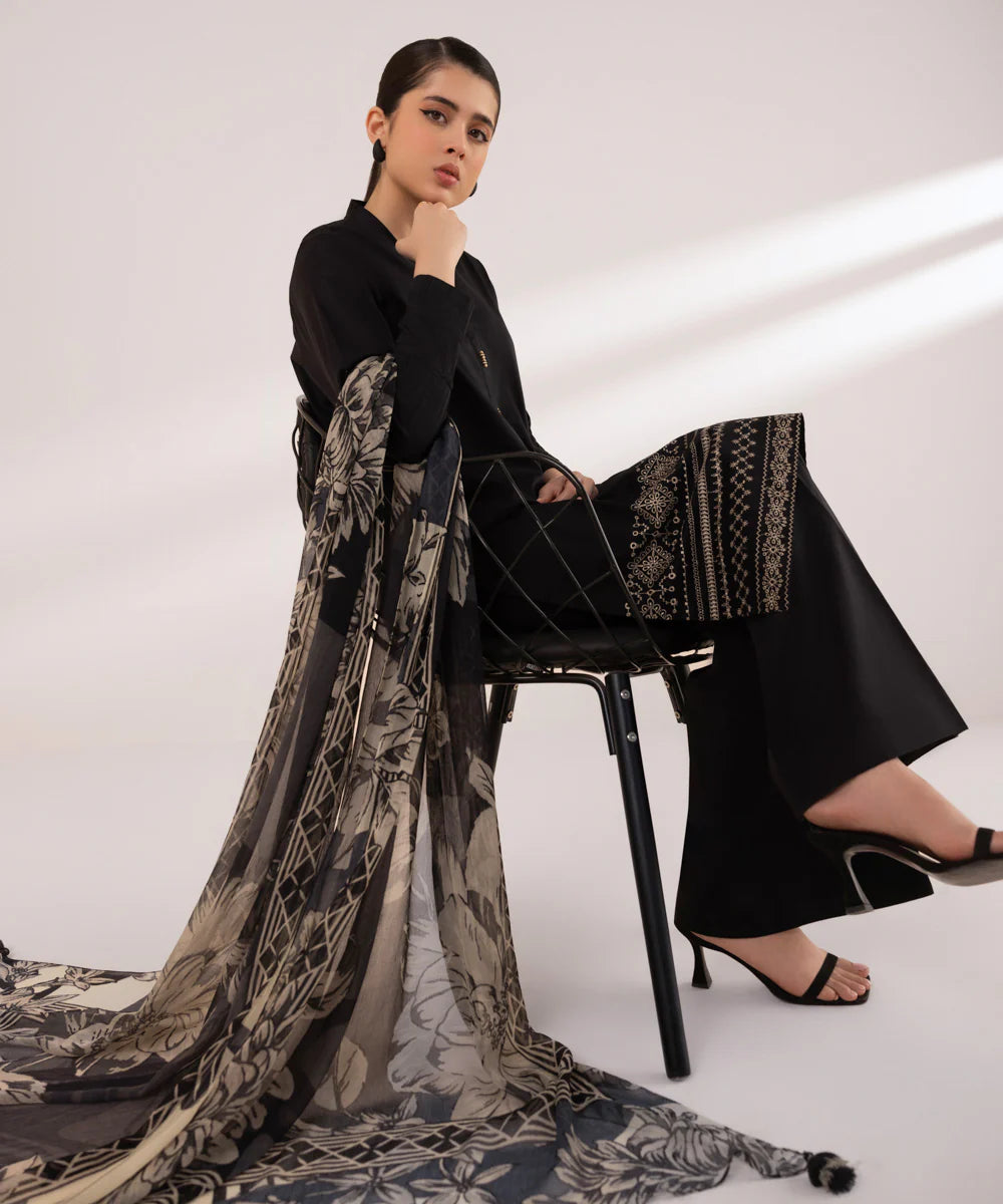 Sapphire Embroidered Lawn 3 Piece Suit SAP226
