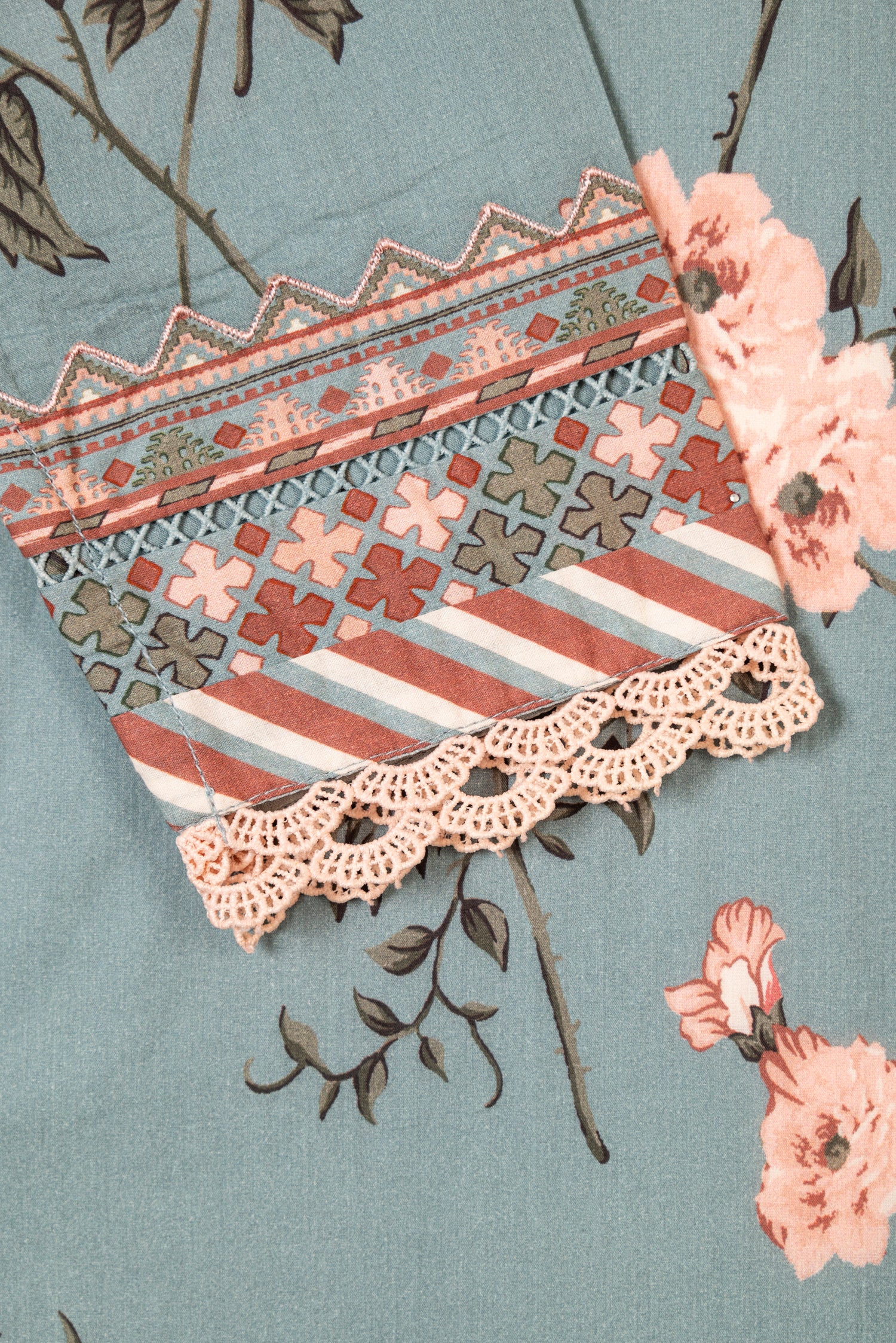 Sapphire Embroidered Lawn 2 Piece Suit SAP234