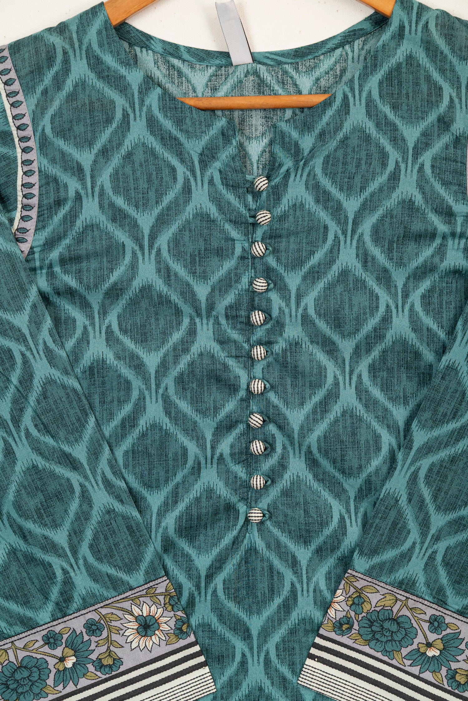 Sapphire Lawn 2 Piece Shalwar Kameez Suit SAP257