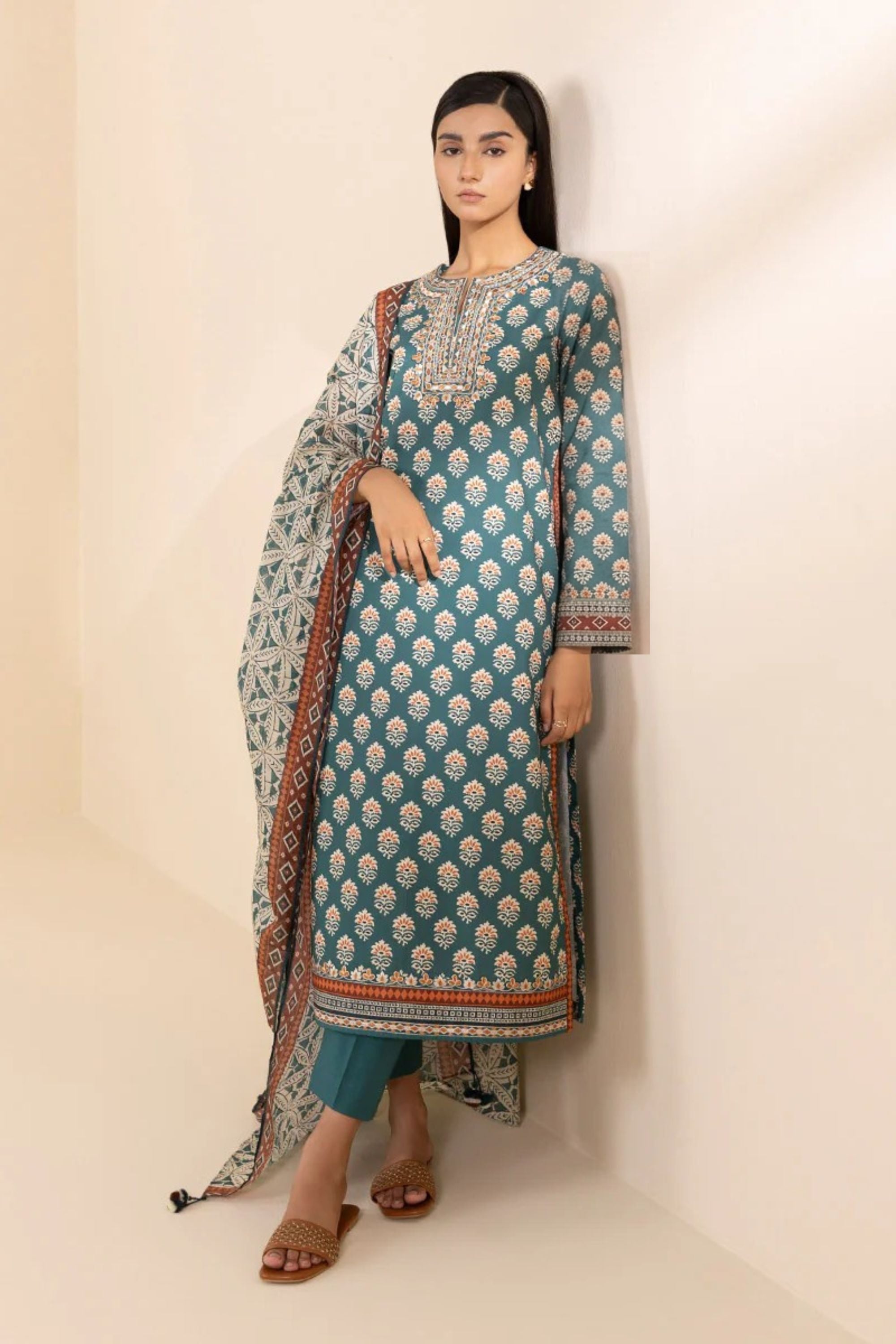 Sapphire Embroidered Lawn 3 Piece Suit SAP219