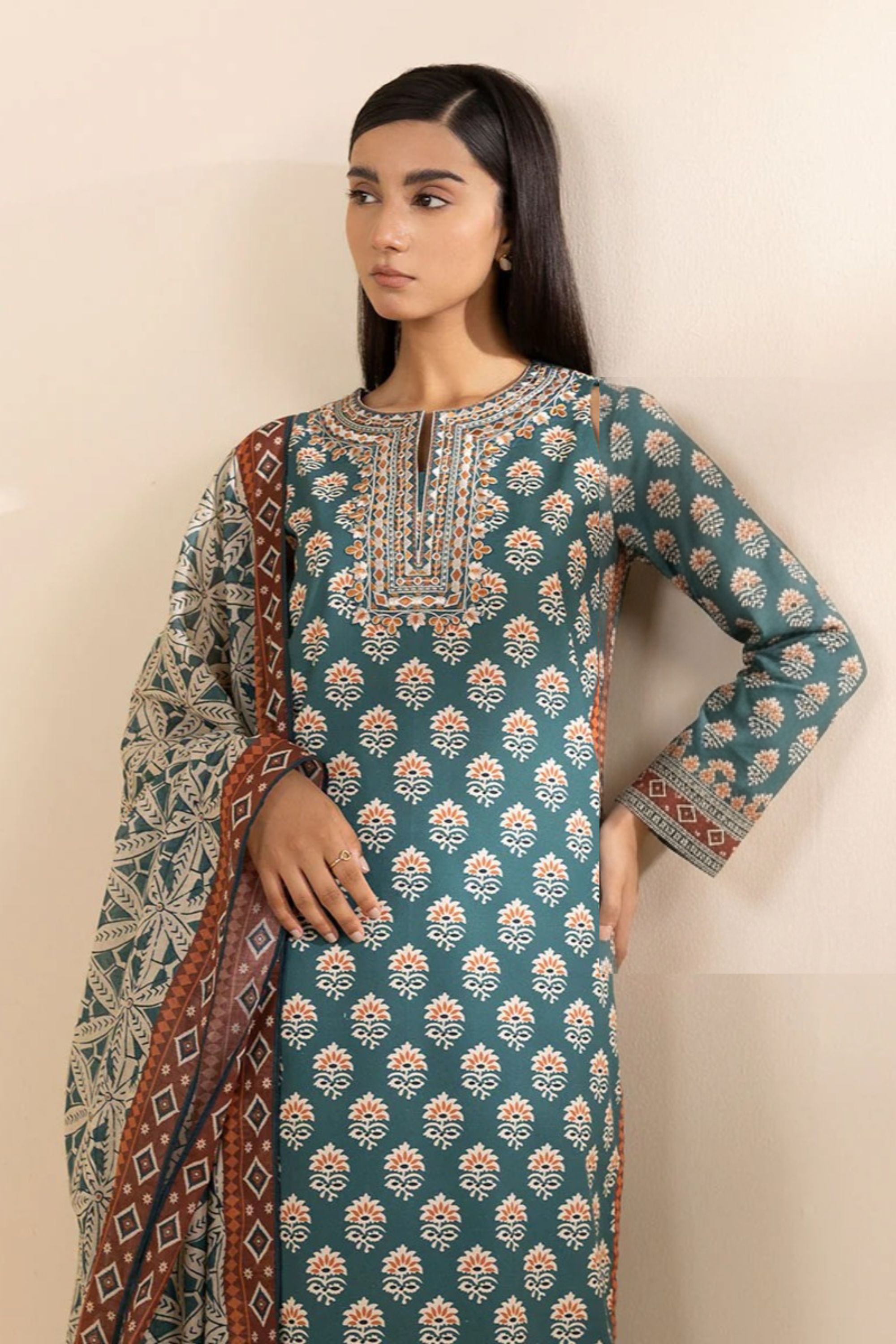 Sapphire Embroidered Lawn 3 Piece Suit SAP219