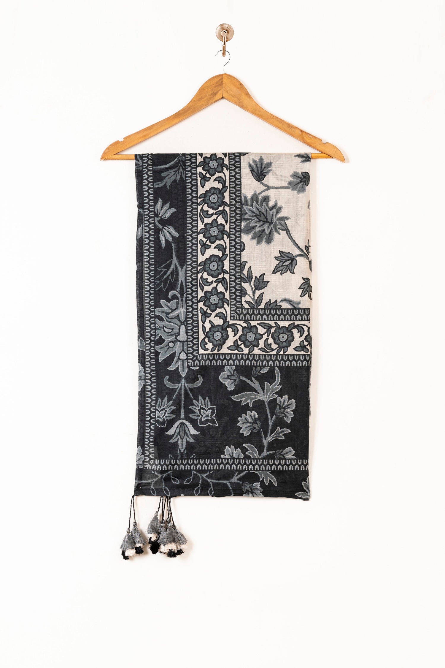 Sapphire Embroidered Lawn Shalwar Kameez Suit SAP227