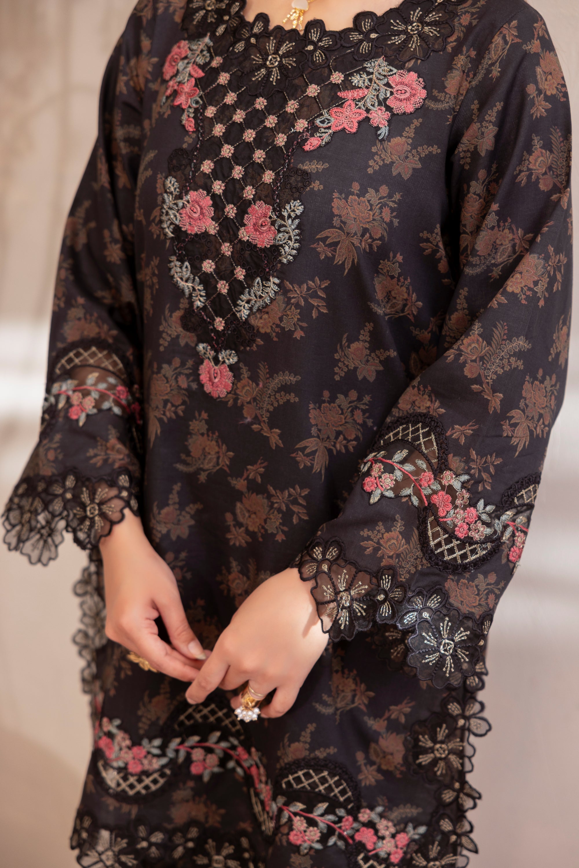 Simrans Embroidered Lawn 3 Piece Farshi Shalwar Suit SIM209