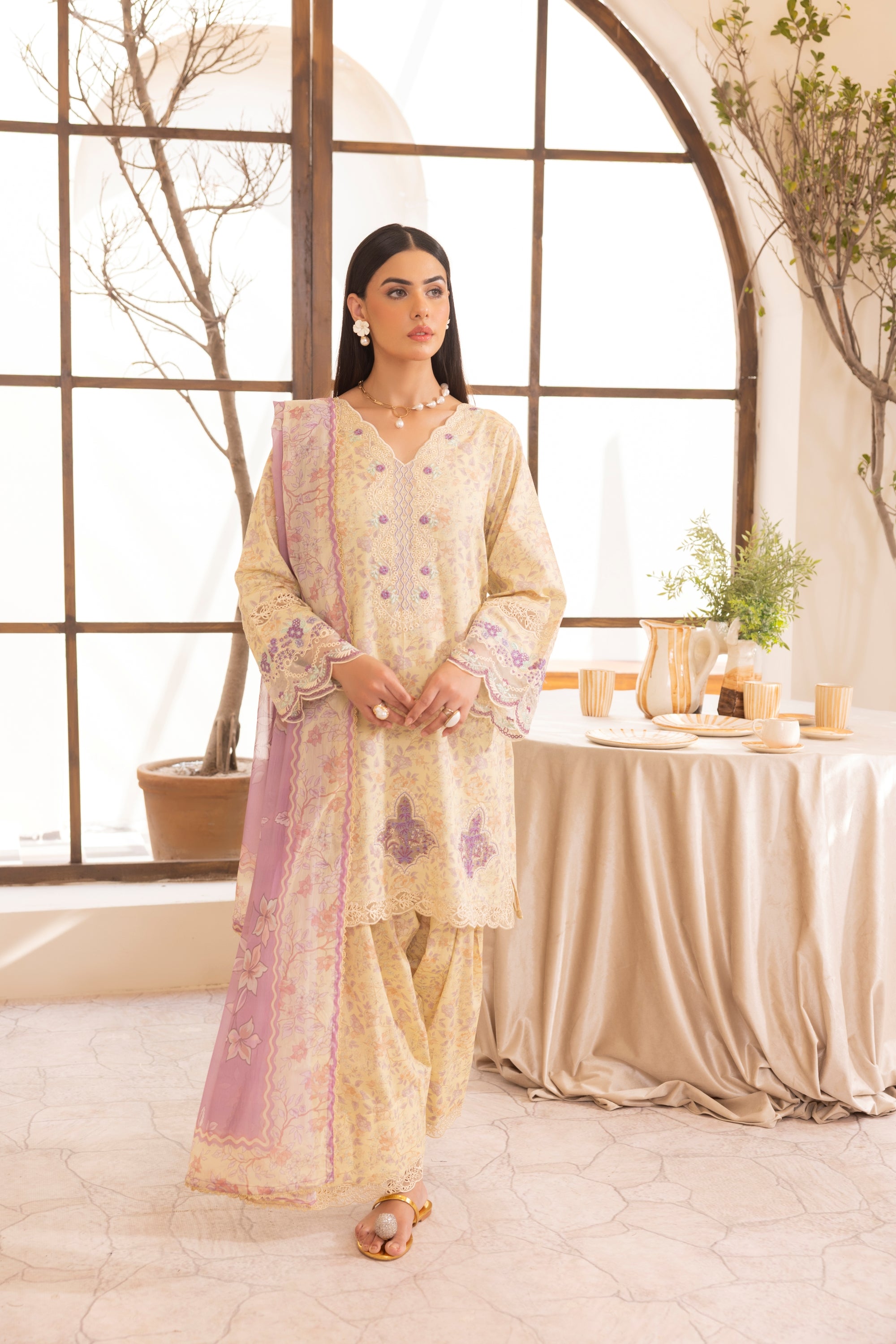 Simrans Embroidered Lawn 3 Piece Farshi Shalwar Suit SIM211