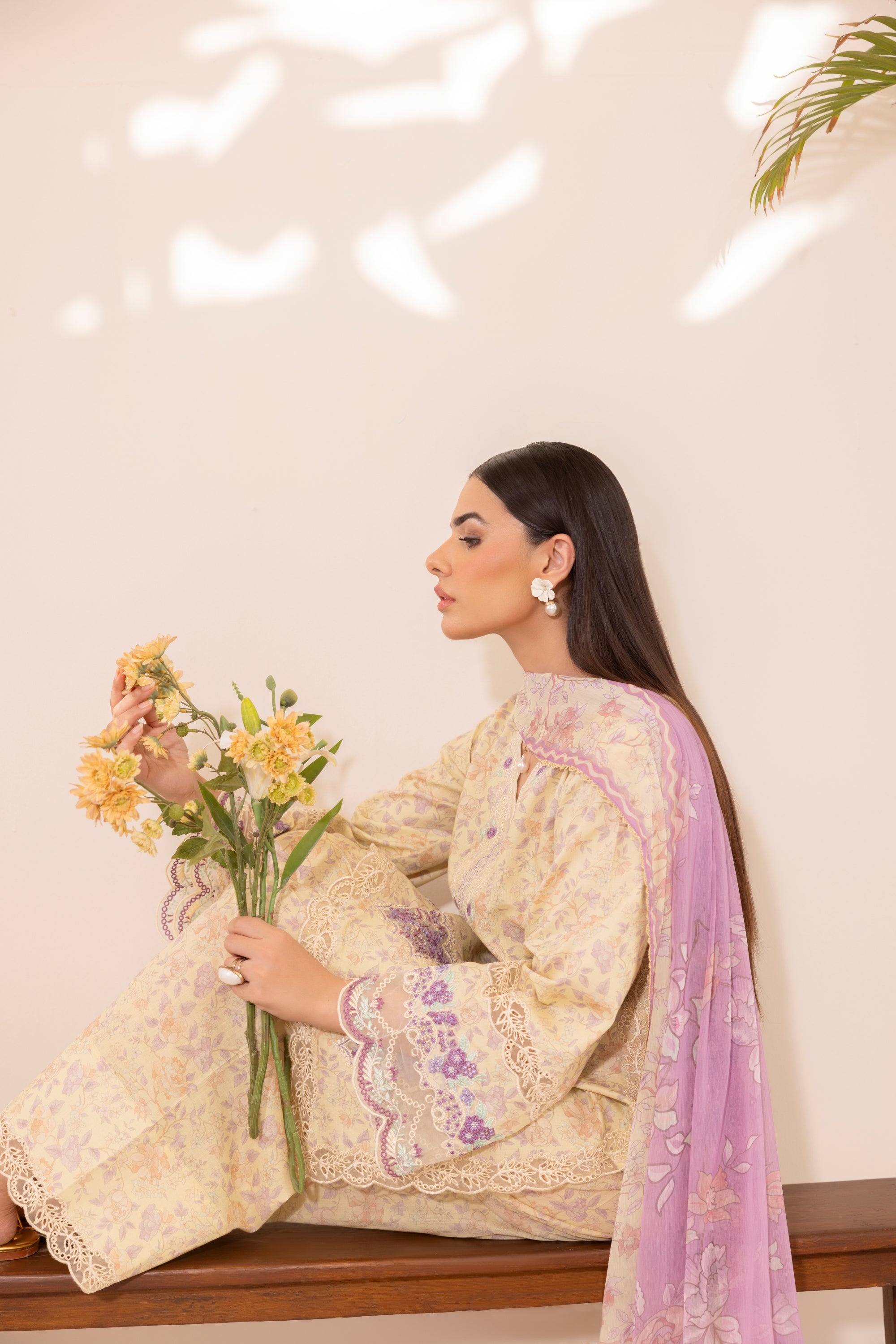 Simrans Embroidered Lawn 3 Piece Farshi Shalwar Suit SIM211