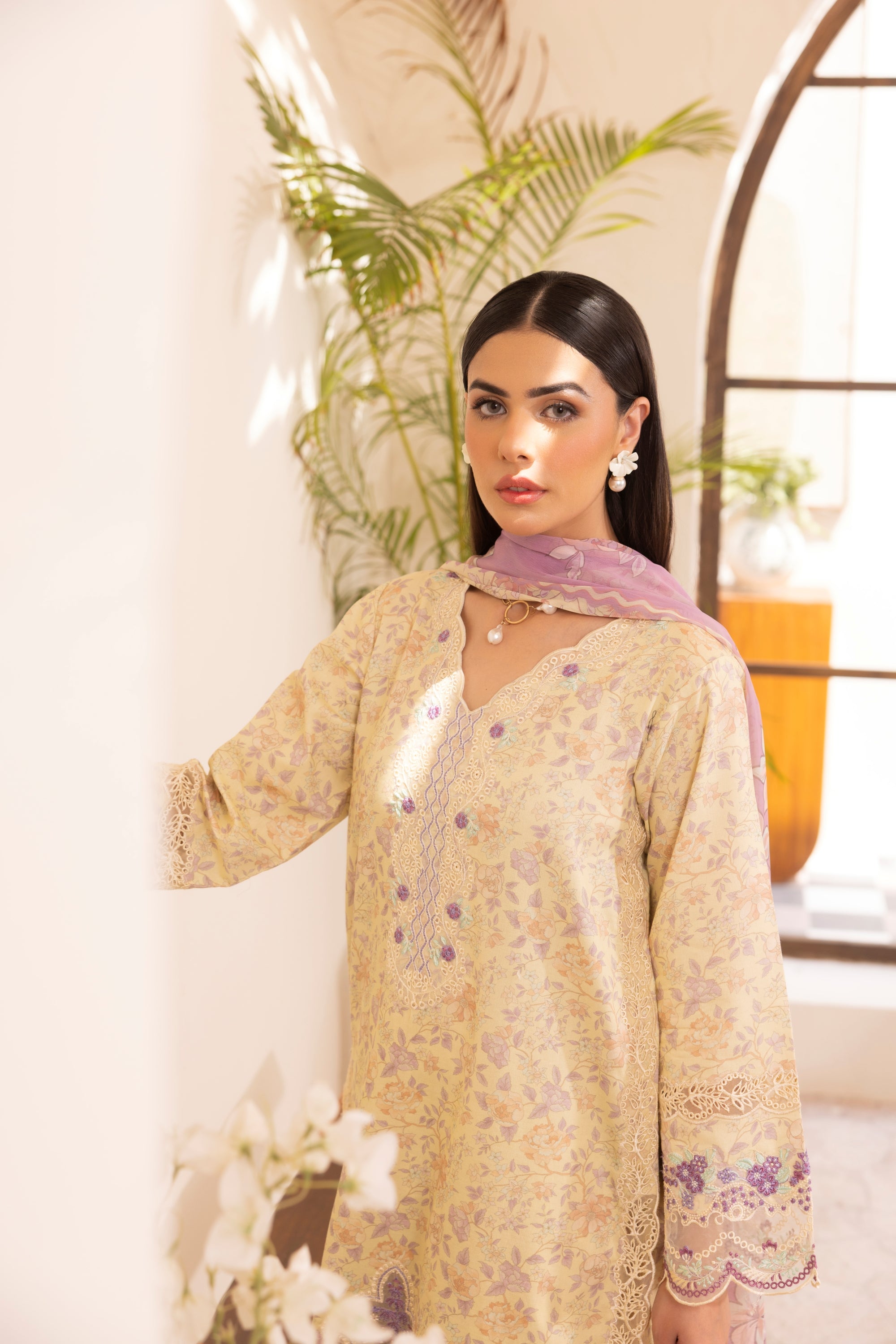 Simrans Embroidered Lawn 3 Piece Farshi Shalwar Suit SIM211