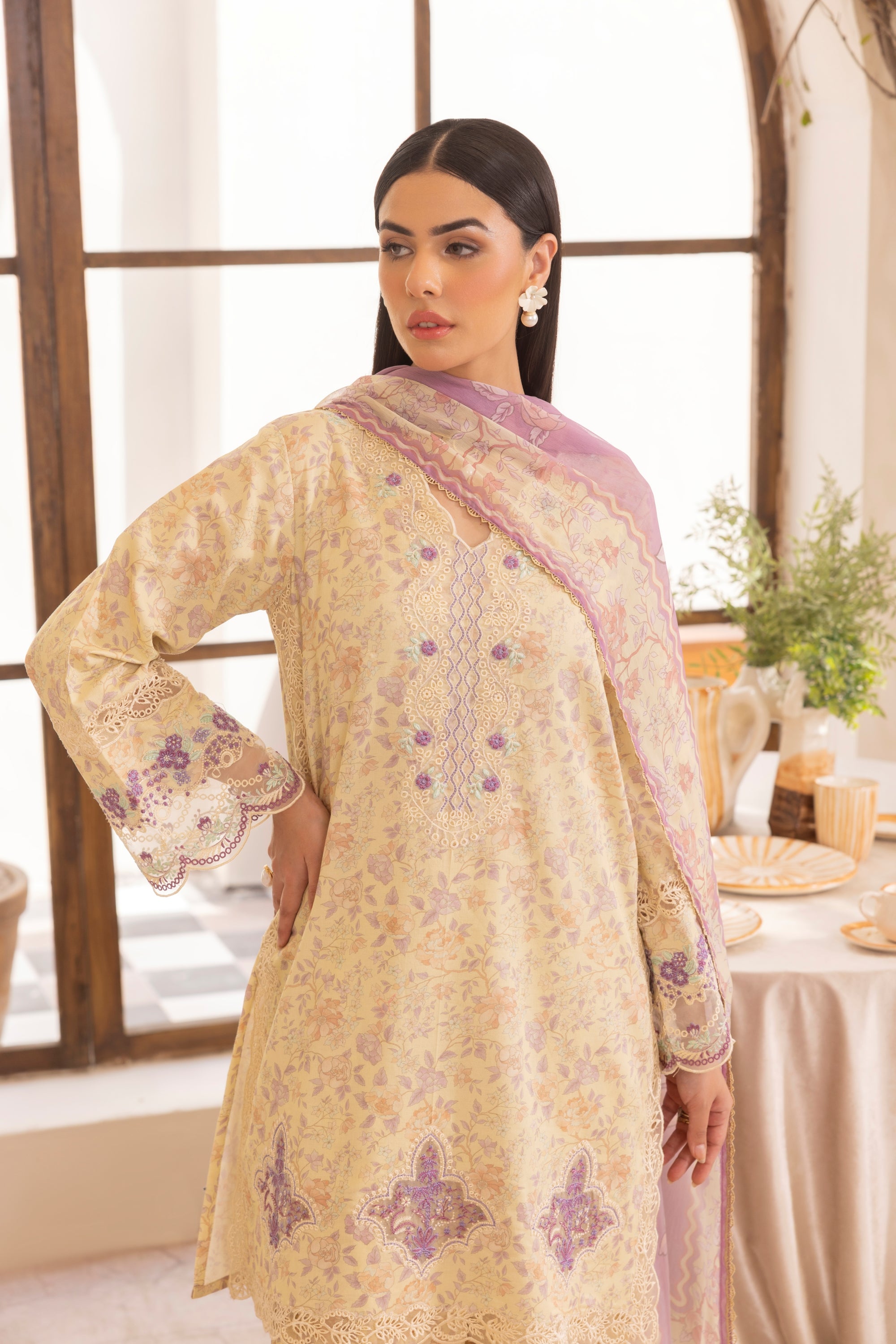 Simrans Embroidered Lawn 3 Piece Farshi Shalwar Suit SIM211