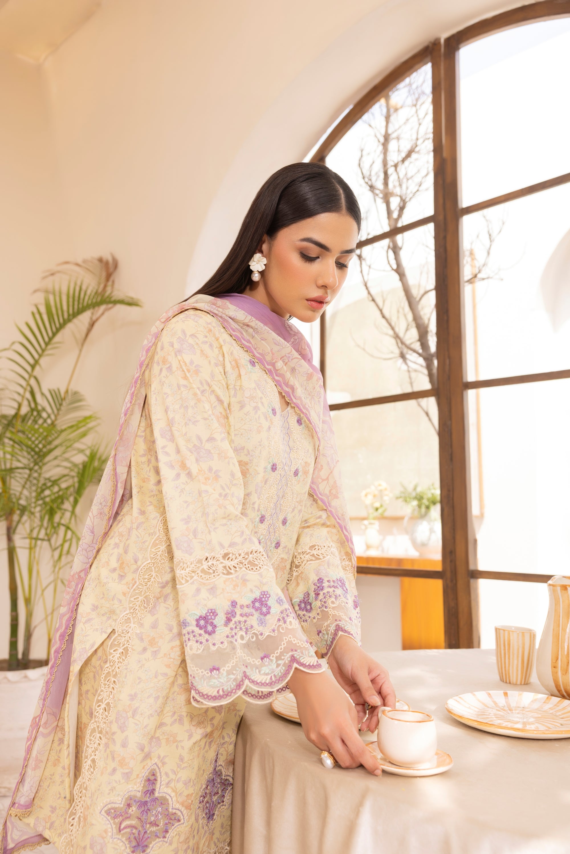 Simrans Embroidered Lawn 3 Piece Farshi Shalwar Suit SIM211