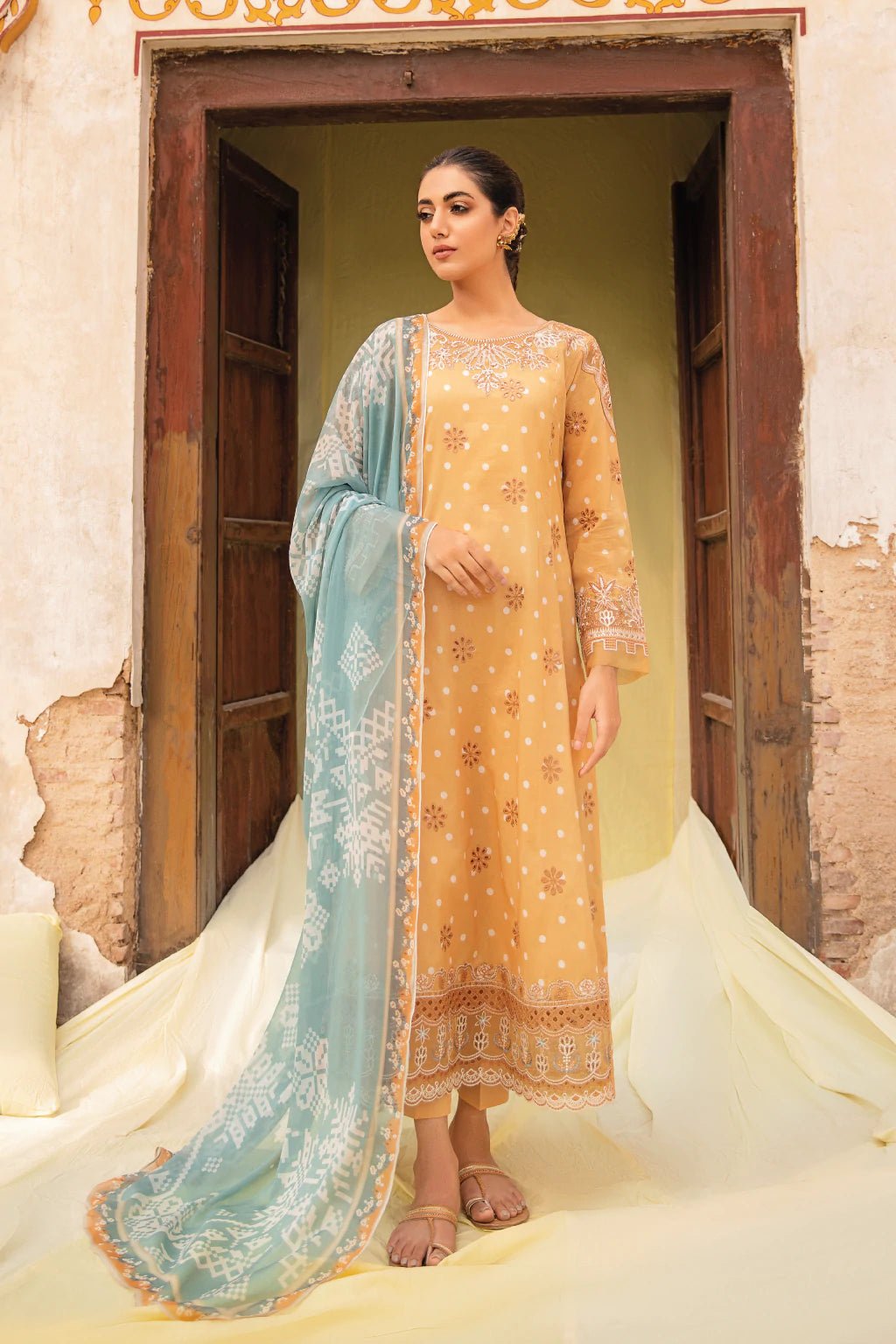 Iznik Lawn 3 Piece Dress Basirah IZN01