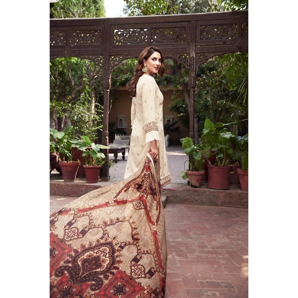 Mohagni Embroidered Lawn Suit MOH05