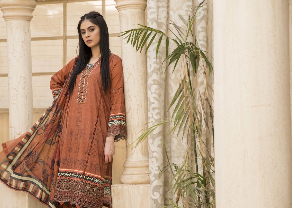 Munira Lawn 3 Piece Suit MUN471