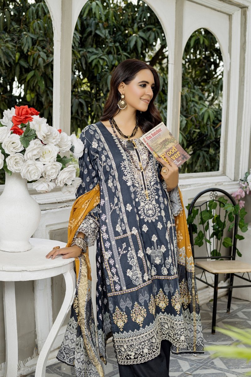 Munira Lawn 3 Piece Suit MUN482
