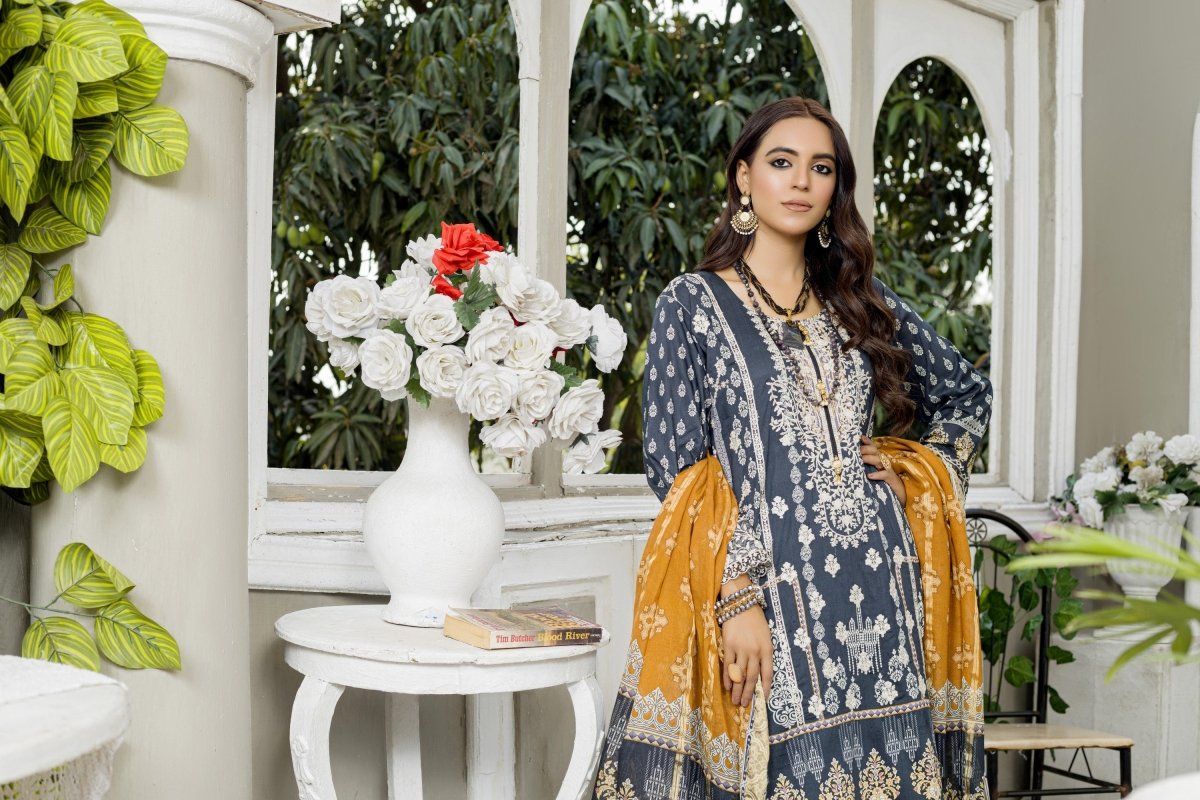 Munira Lawn 3 Piece Suit MUN482