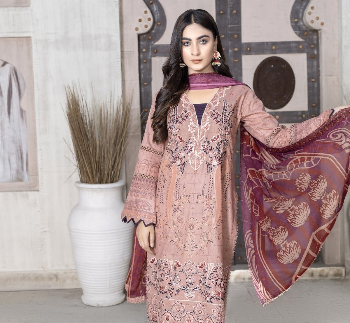 Munira Lawn 3 Piece Suit MUN487
