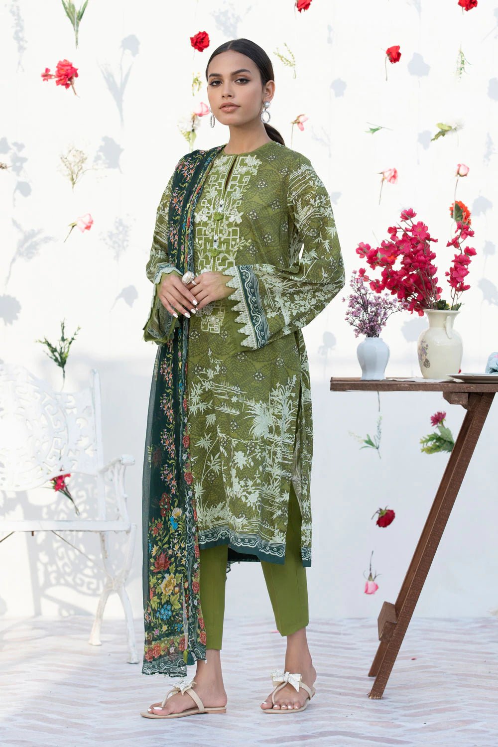 Sapphire Lawn 3 PC Suit SAP41-Designer dhaage